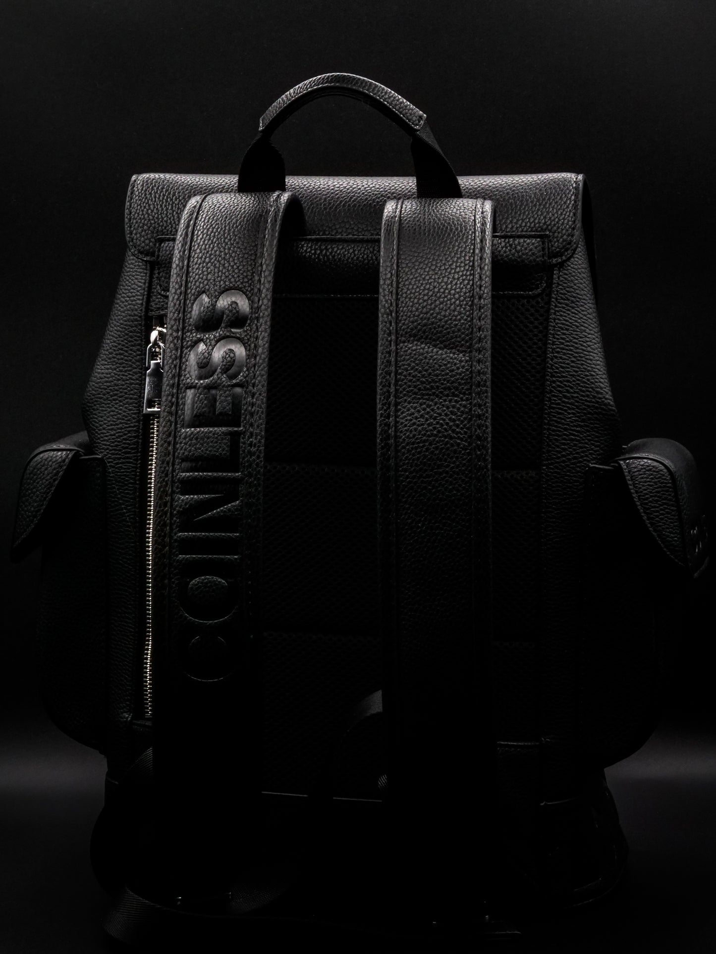 SIGNATURE BACKPACK IN BLACK LEATHER | MEDIUM